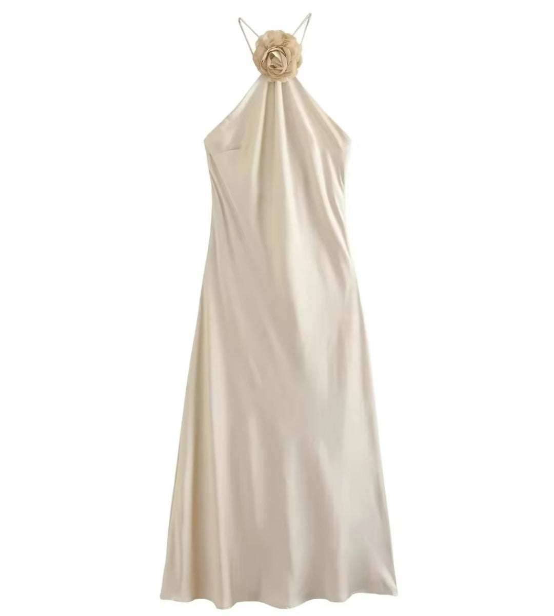Detalhe em close da padronagem ornamental geometrica inspirada na arte andaluza do vestido