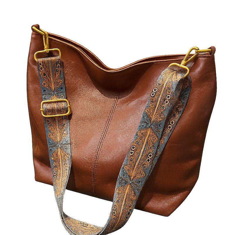 Bolsa shoulder bag em couro marrom com alca larga estampada modelo Firenze em vista frontal
