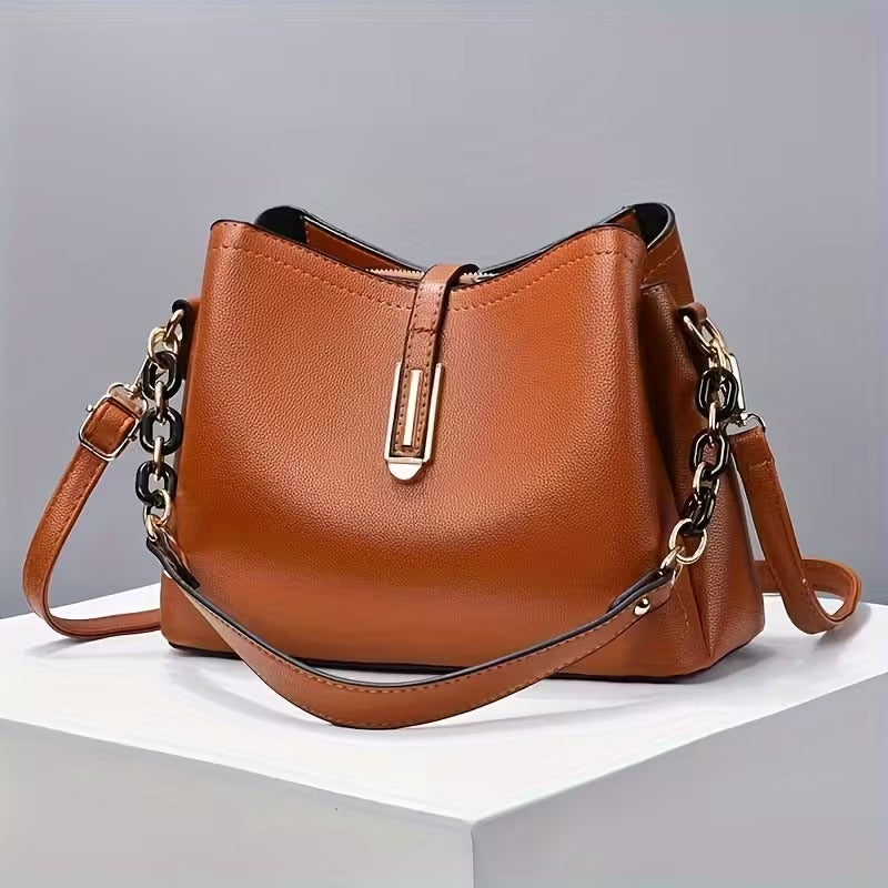 bolsa feminina marrom com alça de corrente e compartimentos