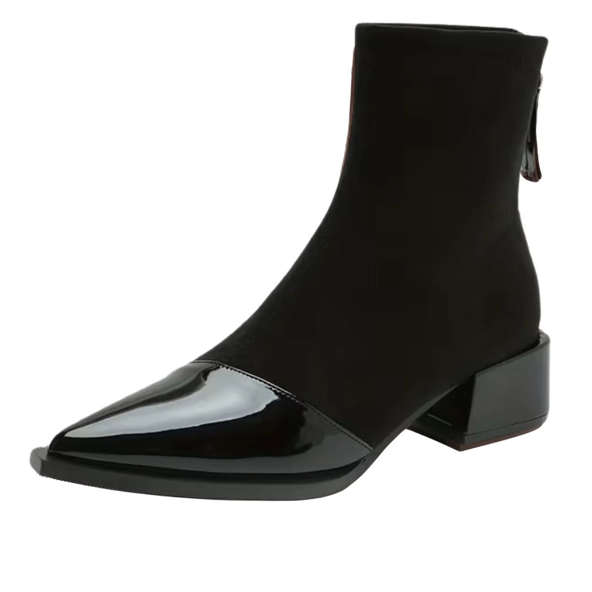 Par de botas femininas preto estilo europeu com acabamento suede e bico fino envernizado.