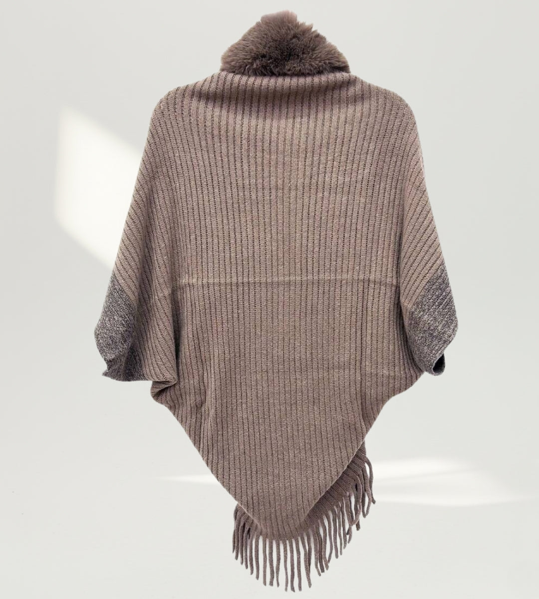 cardigan de costas feminino combinado com acessórios e roupas de inverno criando look moderno e sofisticado