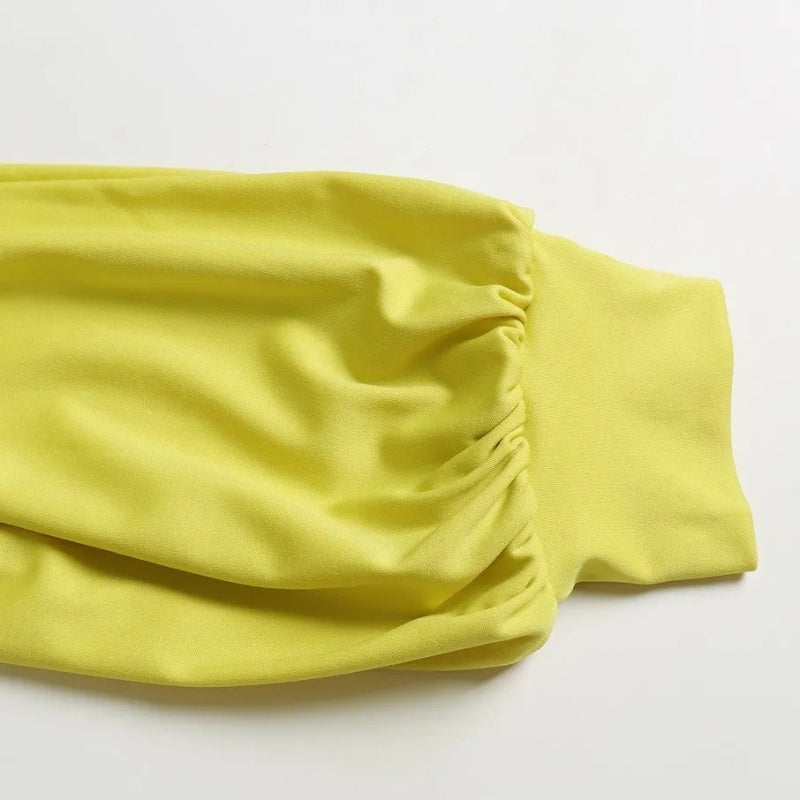 macacao feminino longo gola alta amarelo detalhes da manga