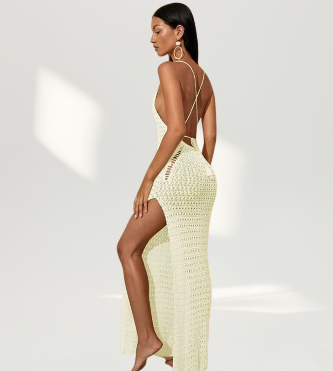 Vestido longo Capri com fenda alta e caimento fluido para moda resort.