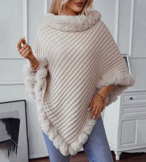 Poncho Feminino Tricot Elegance com Gola e Barra em Pelúcia Premium