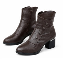 Bota Cano Curto Matelassê Forrada de frente elegância e Conforto no Inverno