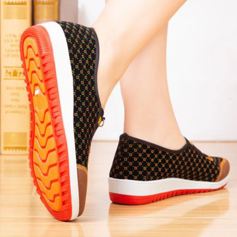Sapatilha casual feminina com design floral e ajuste fácil slip on
