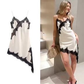 Vestido Valerie em cetim com renda delicada e design slip brading