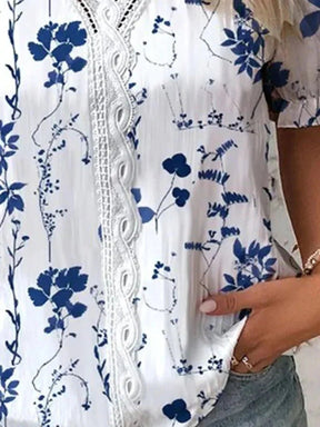 blusa feminina floral azul vibrante com detalhe  