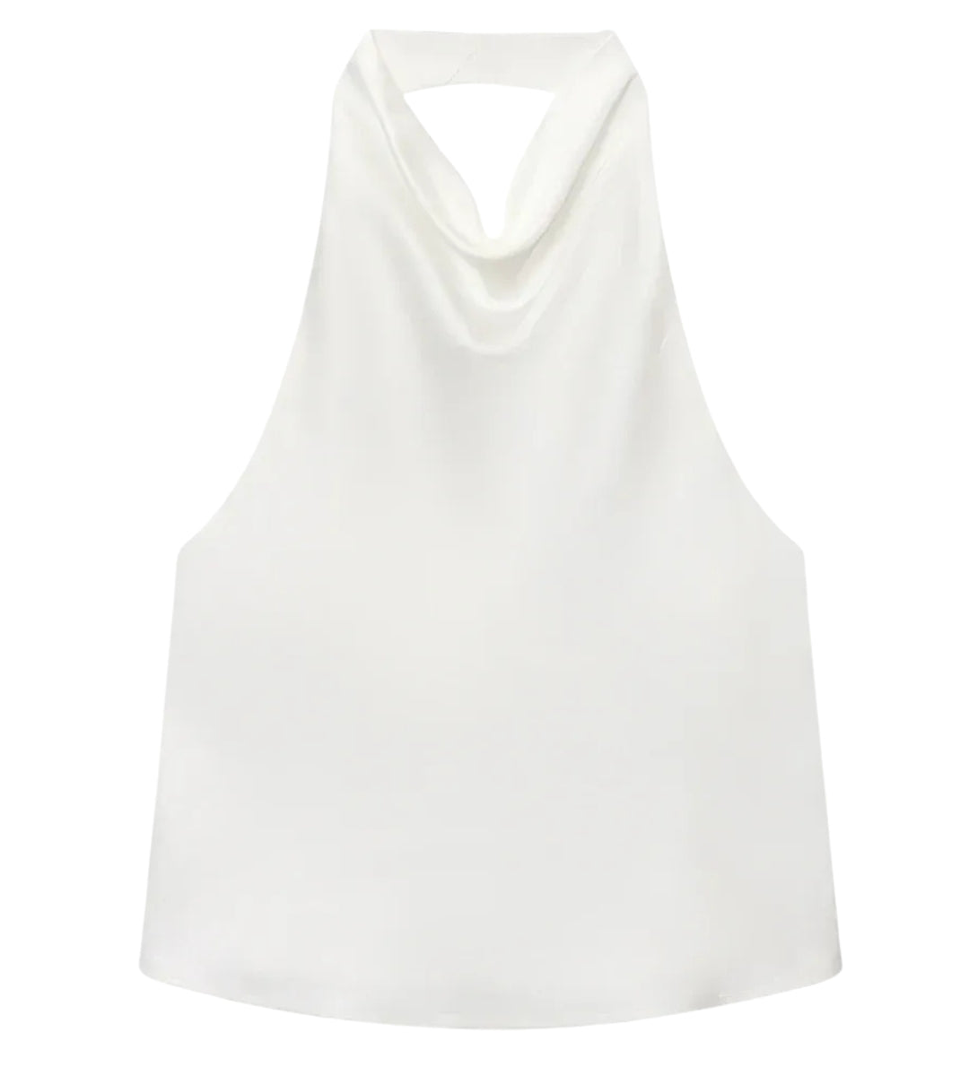 blusa branca de cetim destacando o movimento fluido do drapeado