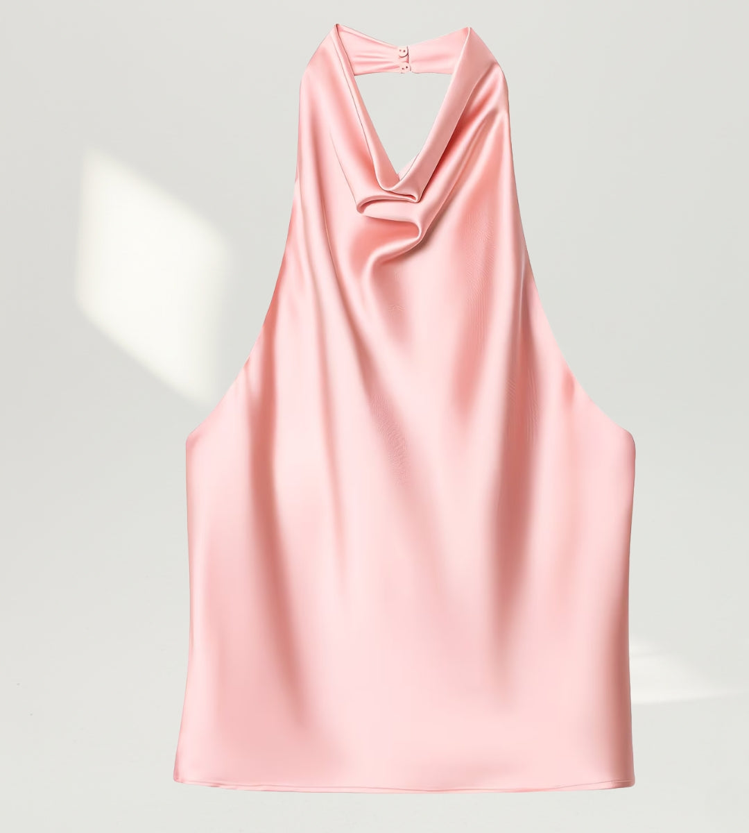 Detalhe das costas nuas com amarração delicada na blusa rosa de luxo da Saybeleze.