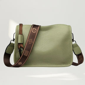 Variante Verde Oliva da Bolsa Charlotte, ideal para looks sofisticados e urbanos.