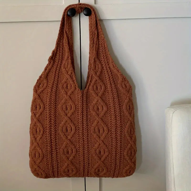 bolsa marrom de tricô com alça anatômica