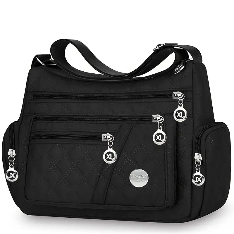 Bolsa feminina transversal matelasse preta com multiplos bolsos frontais modelo Milano em vista frontal