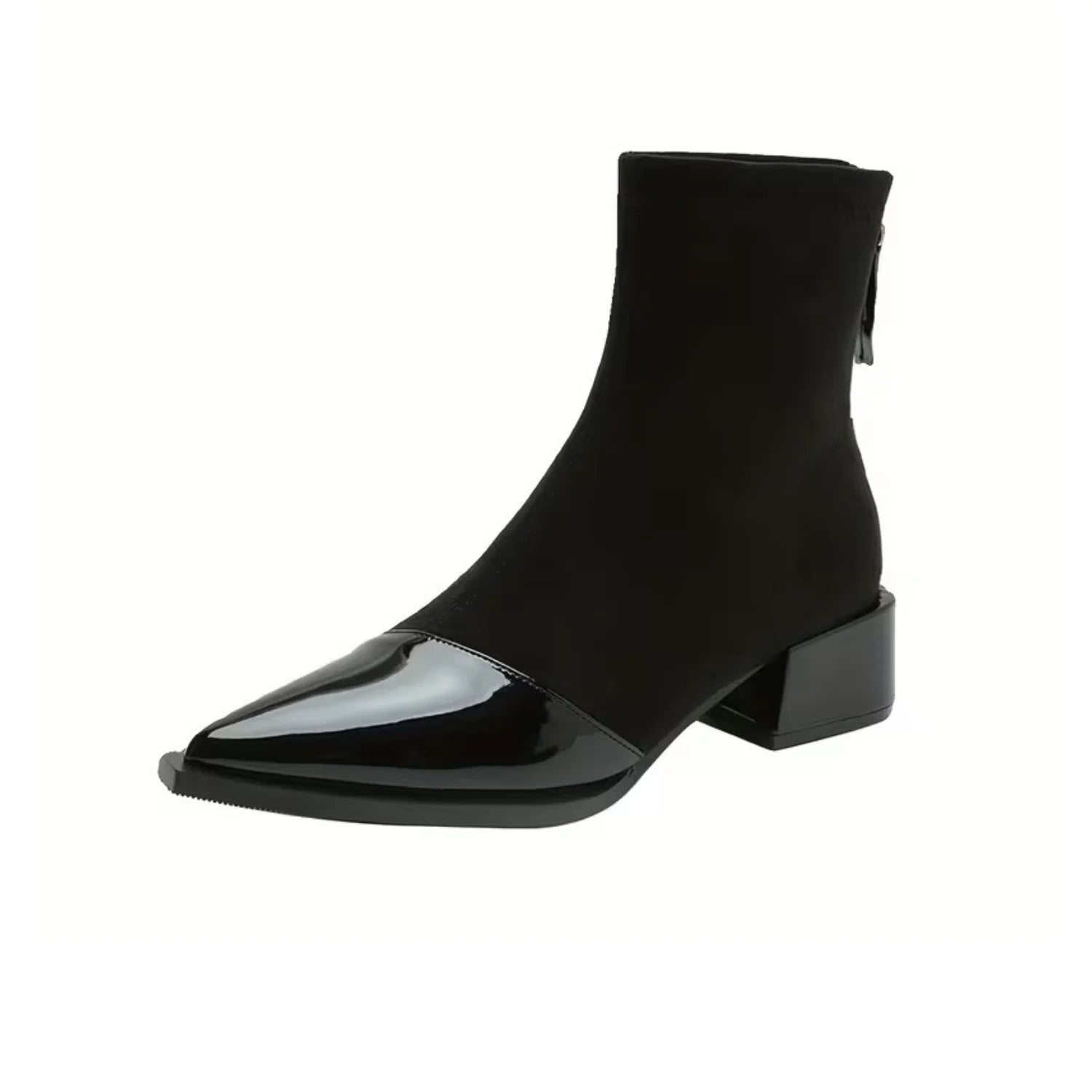 Par de botas femininas preto estilo europeu com acabamento suede e bico fino envernizado.
