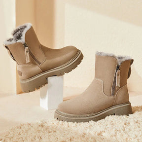 Par de botas femininas cinza vistas de frente

