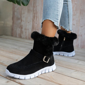 Bota feminina preta com solado branco em vista de perfil
