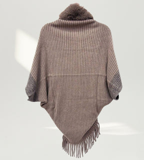 cardigan de costas feminino combinado com acessórios e roupas de inverno criando look moderno e sofisticado