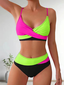 Conjunto feminino de praia cintura alta rosa, verde e preto frontal