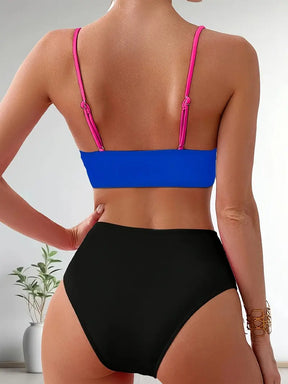 Conjunto de praia feminino cintura alta visto de costas
