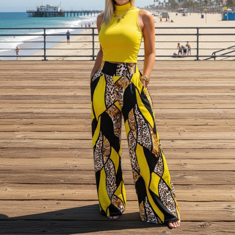 Detalhe em close da padronagem animal print com nuances de amarelo bege e preto