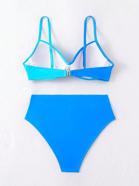 mostrando parte de tras Biquíni feminino azul royal e turquesa com modelagem elegante para praia e piscina.