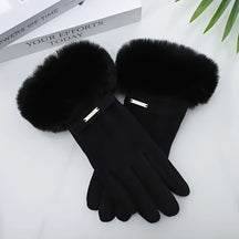 luva de frio feminina preta com acabamento em pelúcia elegante ideal para inverno sofisticado