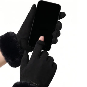 luva feminina preta com tecnologia touch screen permitindo uso de celular no frio com conforto