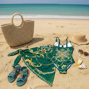 maiô verde esmeralda com estampa dourada e pareô coordenado praia