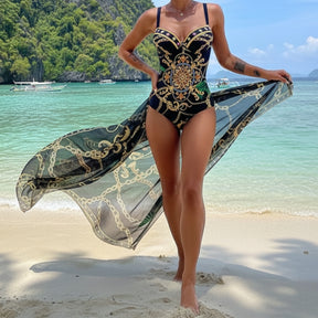 Maiô feminino elegante com saída de praia pareô em produção sofisticada para praia e verão.