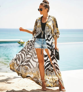 Saída de praia longa boho chic com estampa animal print
