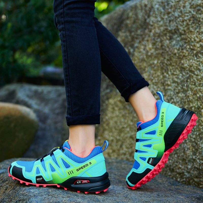 Tênis adventure unissex neon com estilo esportivo em vista frontal.