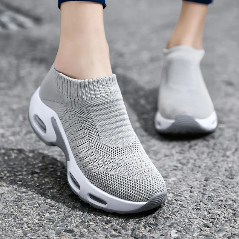 tenis cinza antiderrapante com solado air cushion