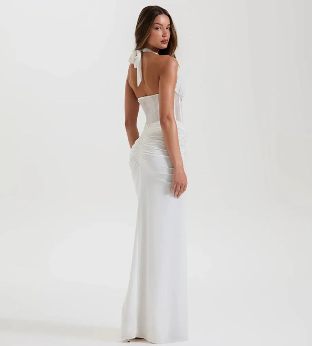 alt="Vestido Feminino Longo Glam Essence com drapeado na cintura e caimento justo perfeito para eventos sofisticados"