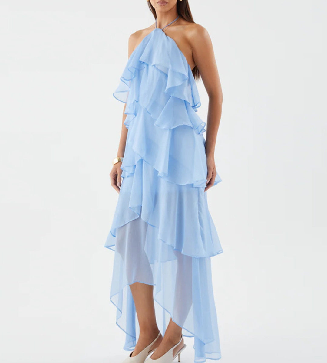 Vista de corpo inteiro do Vestido Charlotte ideal para eventos ao ar livre e ocasiões sofisticadas.