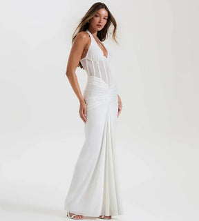 alt="Vestido Feminino Longo Glam Essence com modelagem glamourosa ideal para usar com salto em eventos formais"