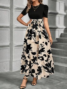 vestido bege floral com corpo preto
