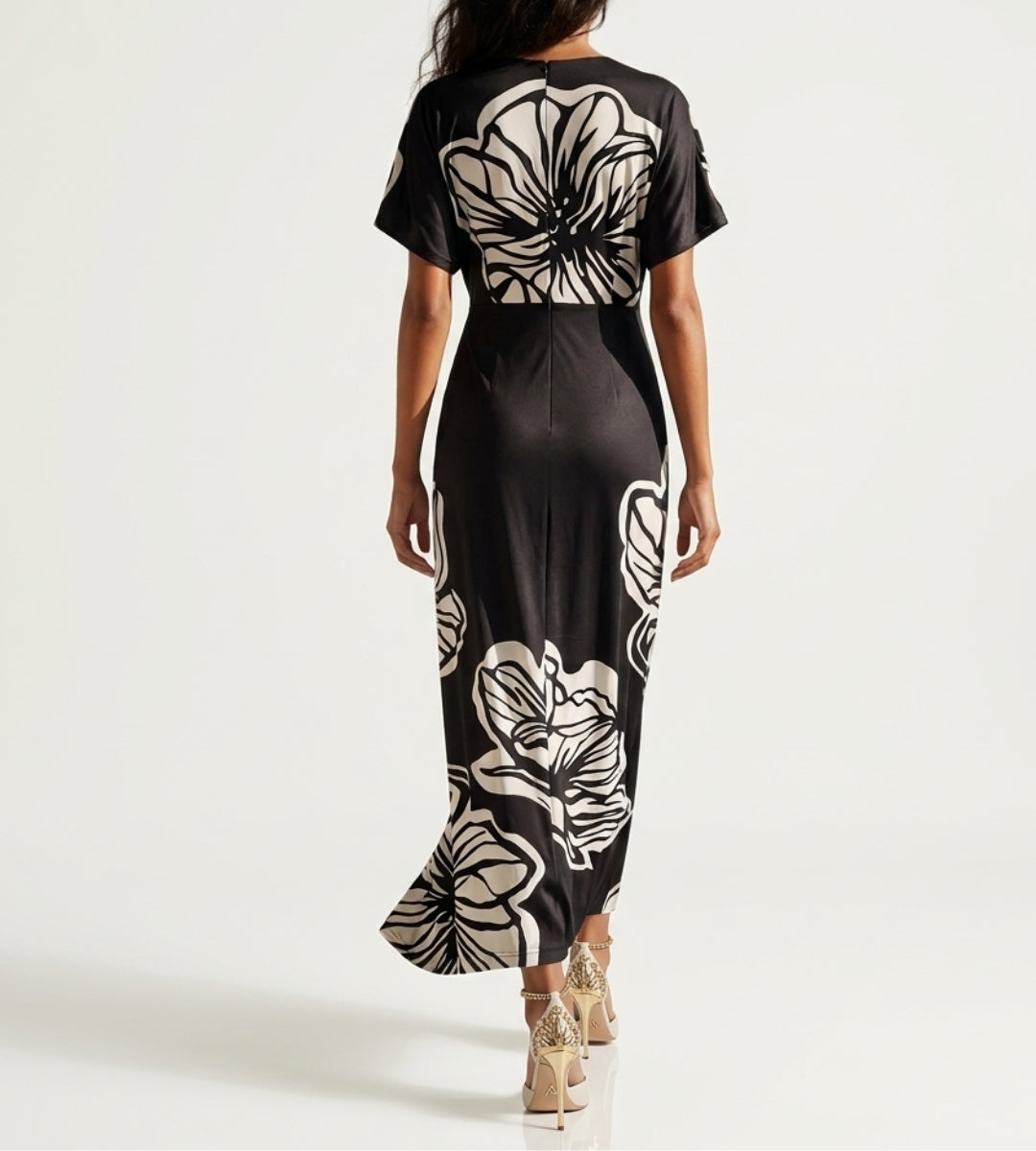 vestido midi com costas sofisticadas e estampa marcante que valoriza o visual feminino