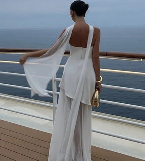 Vestido feminino moderno com fenda elegante